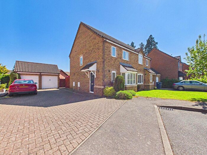 3 Bedroom Semi Detached House For Sale In Blackwood Road, St. Neots, PE19