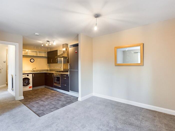 2 Bedroom Flat To Rent In Skippetts Gardens, Cranbourne, Basingstoke, RG21