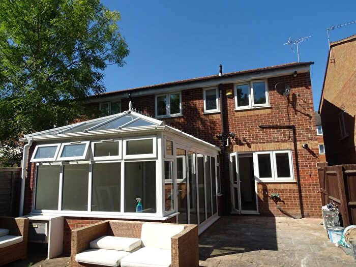 2 Bedroom Flat To Rent In Burket Close, Southall, UB2