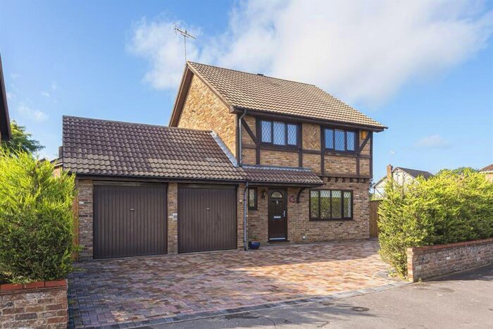 4 Bedroom Detached House To Rent In Fir Cottage Road, Finchampstead, RG40