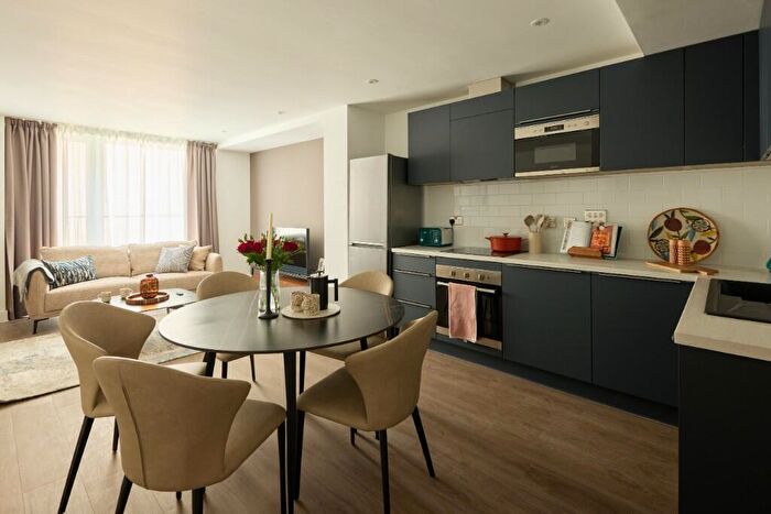 2 Bedroom Apartment To Rent In Park Square, Avebury Boulevard, Milton Keynes, MK9