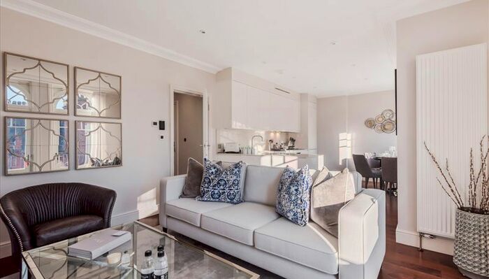 3 Bedroom Flat To Rent In Hamlet Gardens, London, W6