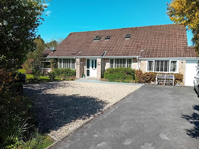 4 Bedroom Chalet For Sale In New Close, Bourton, SP8