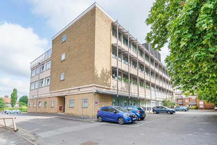 2 Bedroom Apartment For Sale In Between Towns Road, Oxford, OX4
