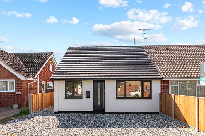 2 Bedroom Bungalow For Sale In Swanbourne Road, Wick, Littlehampton, West Sussex, BN17