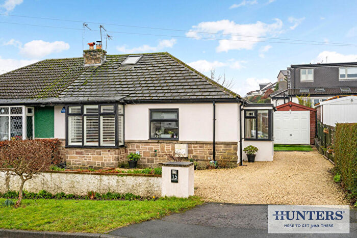 2 Bedroom Semi-Detached Bungalow For Sale In Hawkstone Avenue, Guiseley, Leeds, LS20