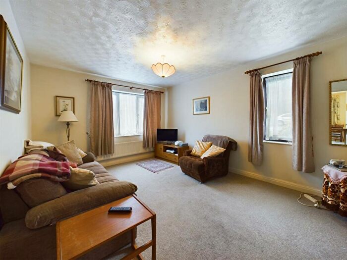 3 Bedroom Semi-Detached House For Sale In Wenhill Heights, Calne, SN11