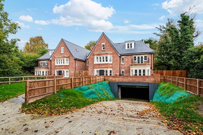 2 Bedroom Flat To Rent In Woodcote Reservoir, Purley, CR8