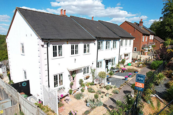 3 Bedroom End Of Terrace House For Sale In Turnpike Cottages, London Road, Overton, Hampshire, RG25