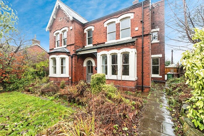 4 Bedroom Detached House For Sale In Ferrybridge Road, Knottingley, WF11