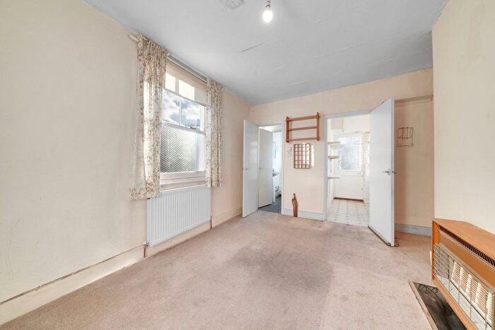 1 Bedroom Flat For Sale In A Eastbury Grove, London, W4