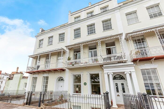 1 Bedroom Apartment For Sale In Royal York Crescent, Clifton, Bristol, BS8