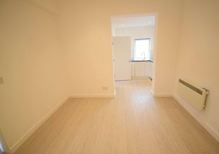 Studio To Rent In Russell Gardens, London, NW11