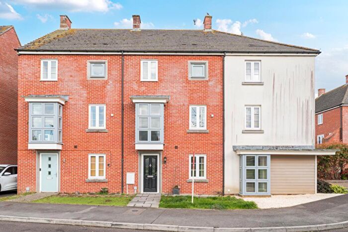 4 Bedroom Town House For Sale In Marnel Park, Basingstoke, RG24