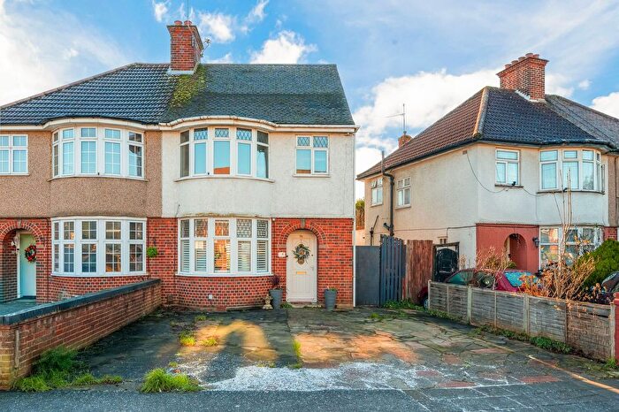 3 Bedroom Semi Detached House For Sale In Balmoral Road, North Watford, WD24