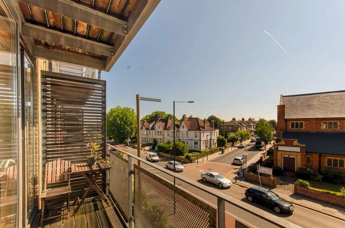 2 Bedroom Flat For Sale In High Road, Wood Green, London, N22