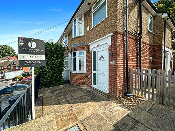 4 Bedroom Semi-Detached House To Rent In Colborne Road, High Wycombe, HP13