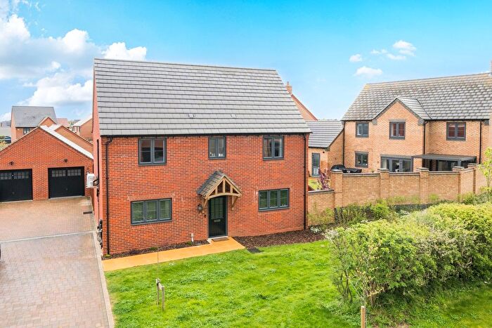 4 Bedroom Detached House For Sale In Haycock Gardens, Clifton, Shefford, SG17