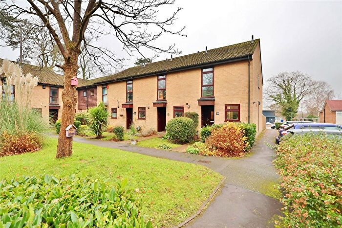 2 Bedroom Detached House To Rent In Inkerman Road, Knaphill, Woking, Surrey, GU21