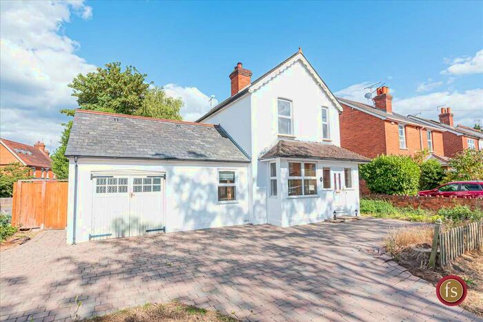 3 Bedroom Detached House To Rent In Pinewood Avenue, Crowthorne, RG45