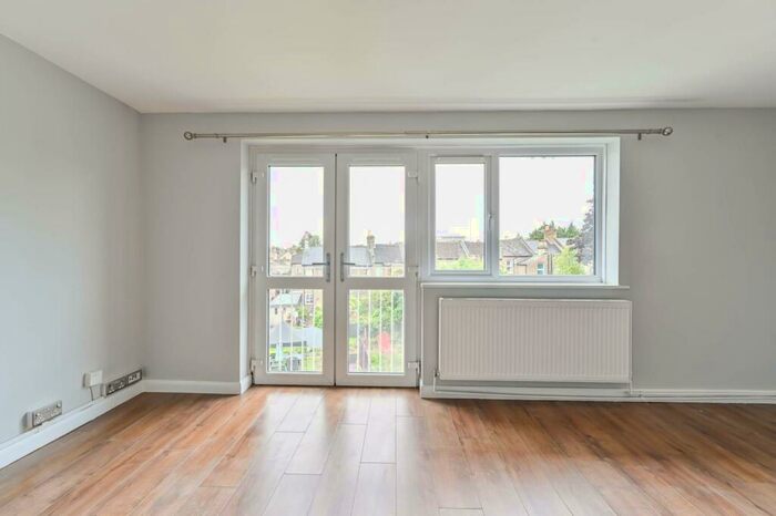 2 Bedroom Flat To Rent In Champion Road, Sydenham, London, SE26