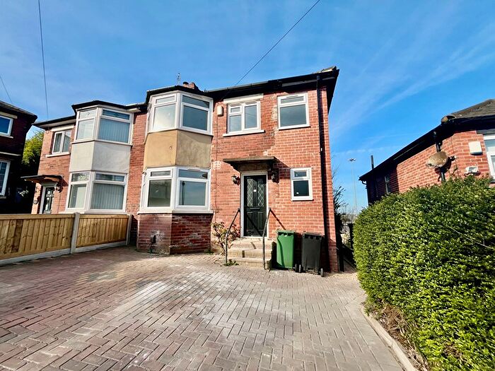 4 Bedroom Property To Rent In Baron Close, Beeston, Leeds, LS11