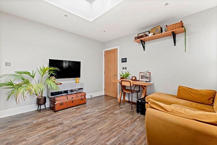1 Bedroom Flat To Rent In Waterlow Road, London, N19