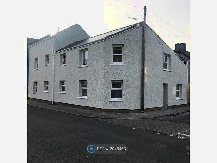 1 Bedroom Flat To Rent In Queen Street, Pembroke Dock, SA72