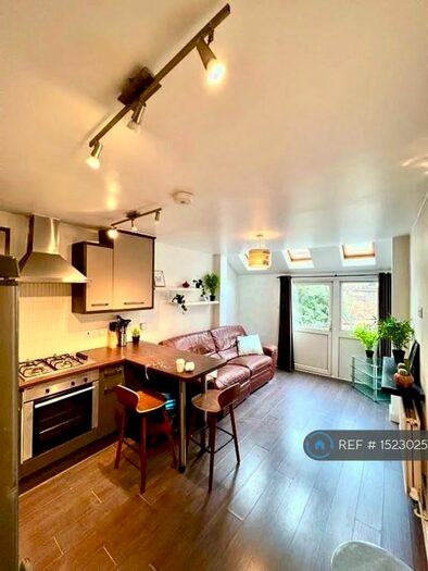 2 Bedroom Flat To Rent In Cathles Road, London, SW12