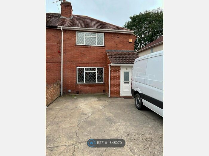 4 Bedroom Semi-Detached House To Rent In Essex Avenue, Slough, SL2