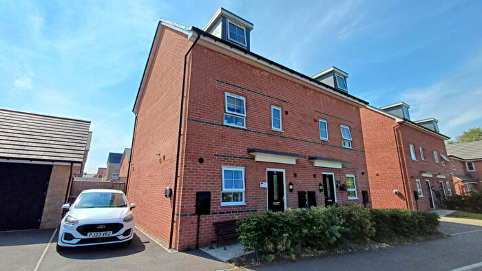 4 Bedroom Semi-Detached House For Sale In Albion Road, Leyland, PR26