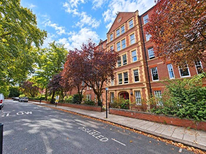 3 Bedroom Apartment To Rent In Cormont Road, London, SE5