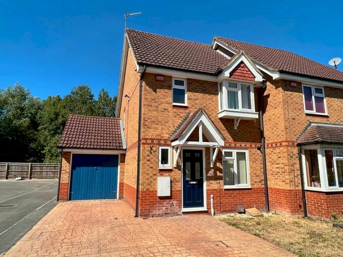 3 Bedroom Semi-Detached House To Rent In Sutherland Beck, Didcot, OX11