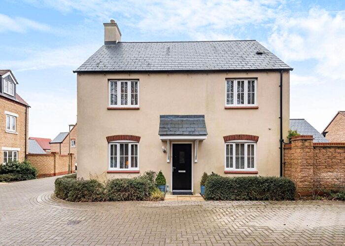 3 Bedroom Detached House For Sale In Huntingdon Road, Bicester, OX26