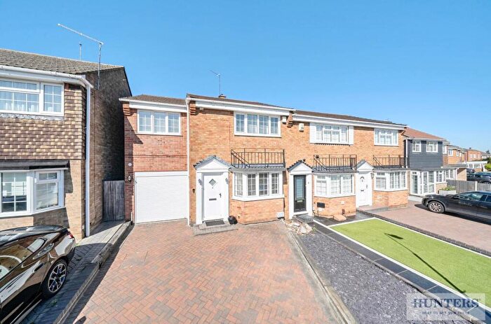 4 Bedroom End Of Terrace House For Sale In The Vyne, Barnehurst, DA7
