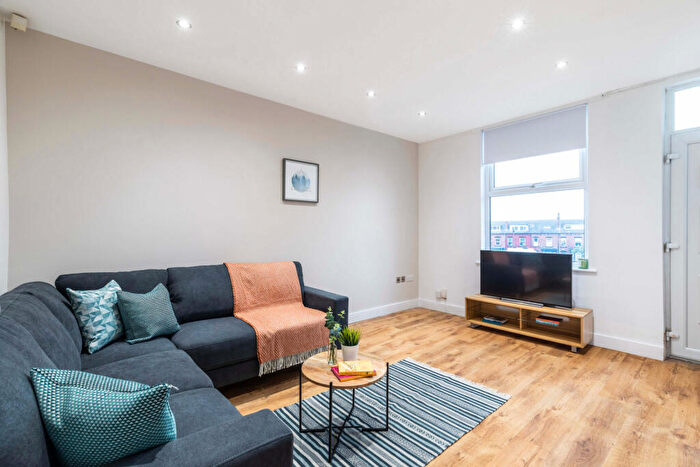 5 Bedroom House To Rent In Royal Park Grove, Leeds, LS6