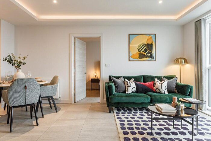 1 Bedroom Flat To Rent In Rochdale Road, Manchester, Greater Manchester, M4