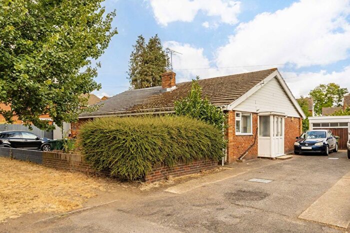 2 Bedroom Bungalow For Sale In Cadbury Road, Sunbury-On-Thames, TW16