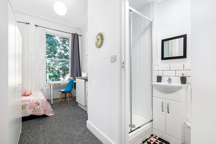 Studio To Rent In Upper Street, London, N1