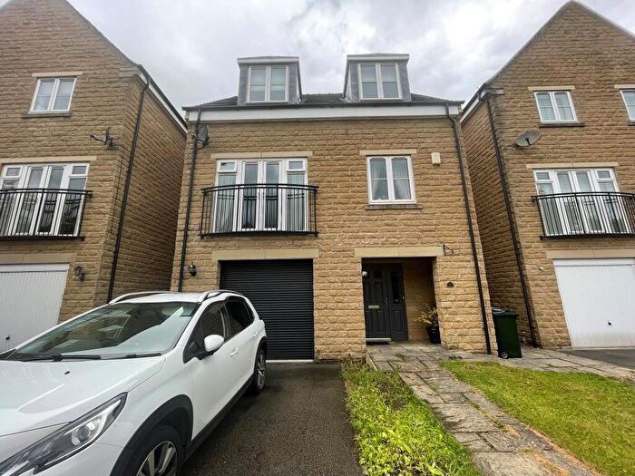 5 Bedroom Property To Rent In Baildon, Shipley, West Yorkshire, BD17