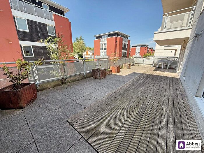 1 Bedroom House For Sale In Watkin Road, Leicester, LE2