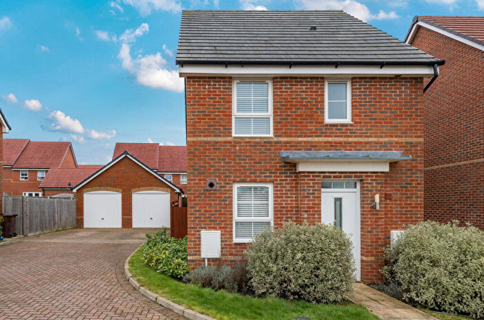 3 Bedroom Link Detached House For Sale In Ganger Farm Way, Ampfield, Romsey, Hampshire, SO51
