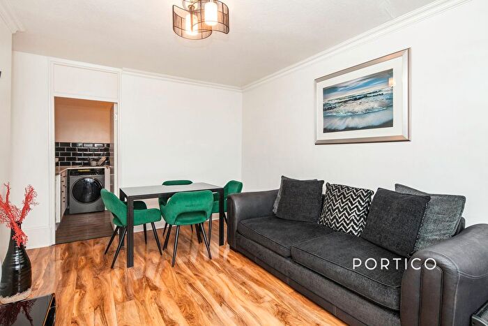 2 Bedroom Flat To Rent In Friern Road, SE22