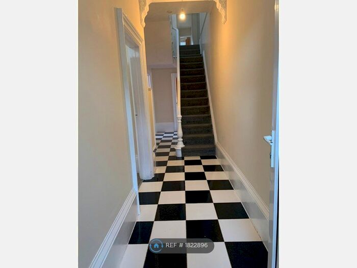 5 Bedroom Terraced House To Rent In Hainton Avenue, Grimsby, DN32