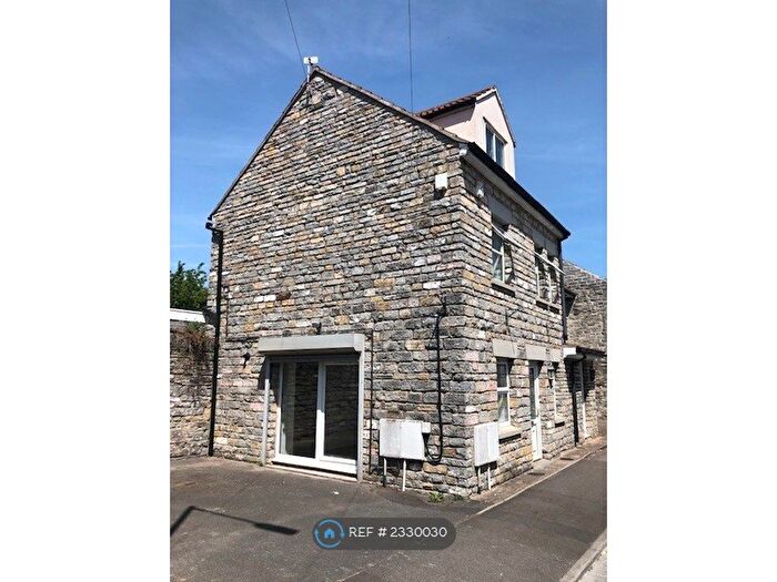 2 Bedroom Flat To Rent In High Street, Street, BA16