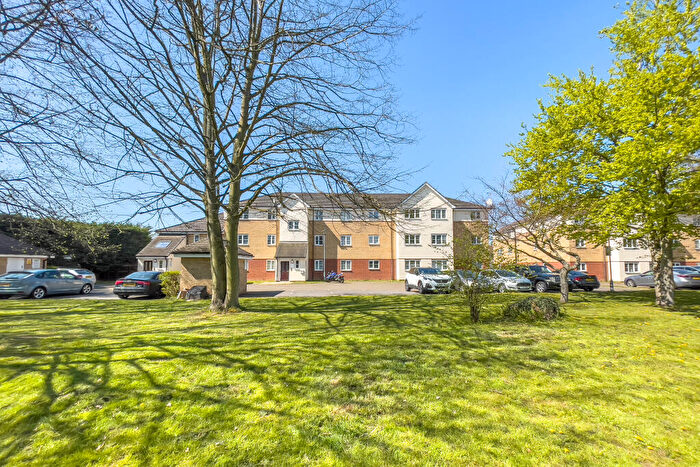 2 Bedroom Apartment To Rent In Sherriff Close, Esher, Surrey, KT10