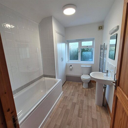 1 Bedroom Flat For Sale In Hornbeam Road, Guildford, Surrey, GU1