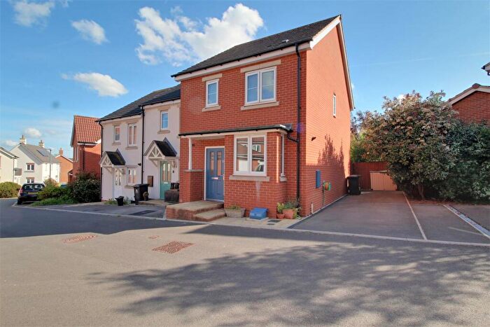 3 Bedroom End Of Terrace House For Sale In Drovers Way, Newent, GL18