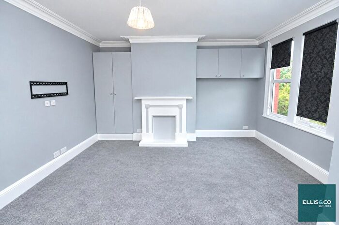 3 Bedroom Apartment To Rent In Squires Lane, Finchley, N3