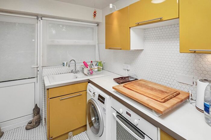 1 Bedroom Flat For Sale In Langdon Court, Harlesden, London, NW10
